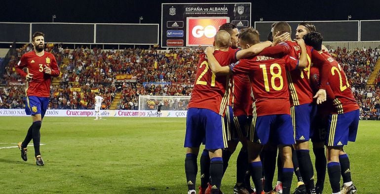 Los jugadores de la Selección celebran un gol ante Albania