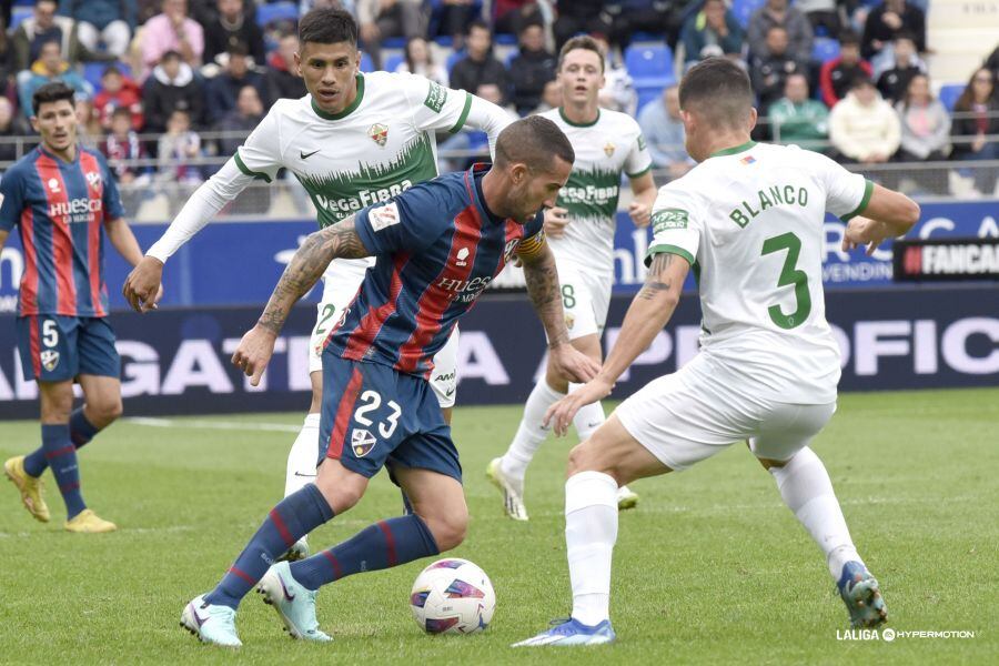 El Huesca se vio impotente ante el Elche