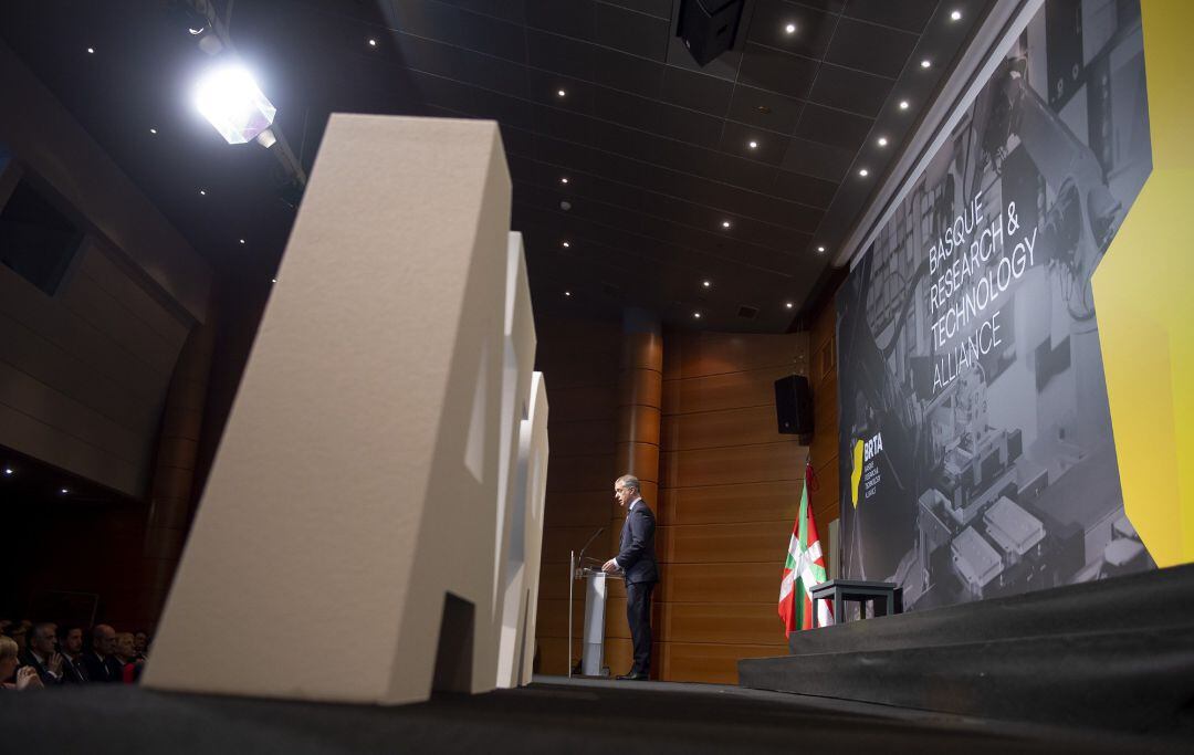 El lehendakari, Iñigo Urkullu, en el acto celebrado en Vitoria en el que ha anunciado que en julio se pondrá en marcha el fondo para el arraigo de las empresas vascas 
 