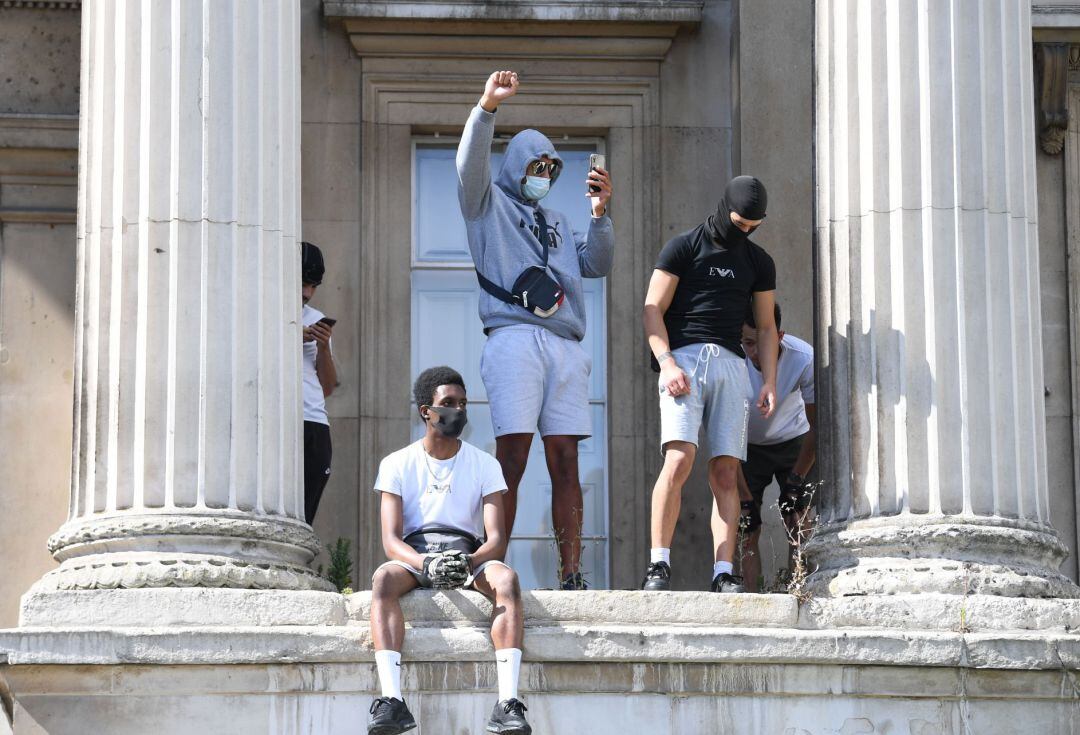 Manifestantes en la plaza de Trafalgar en Londres.