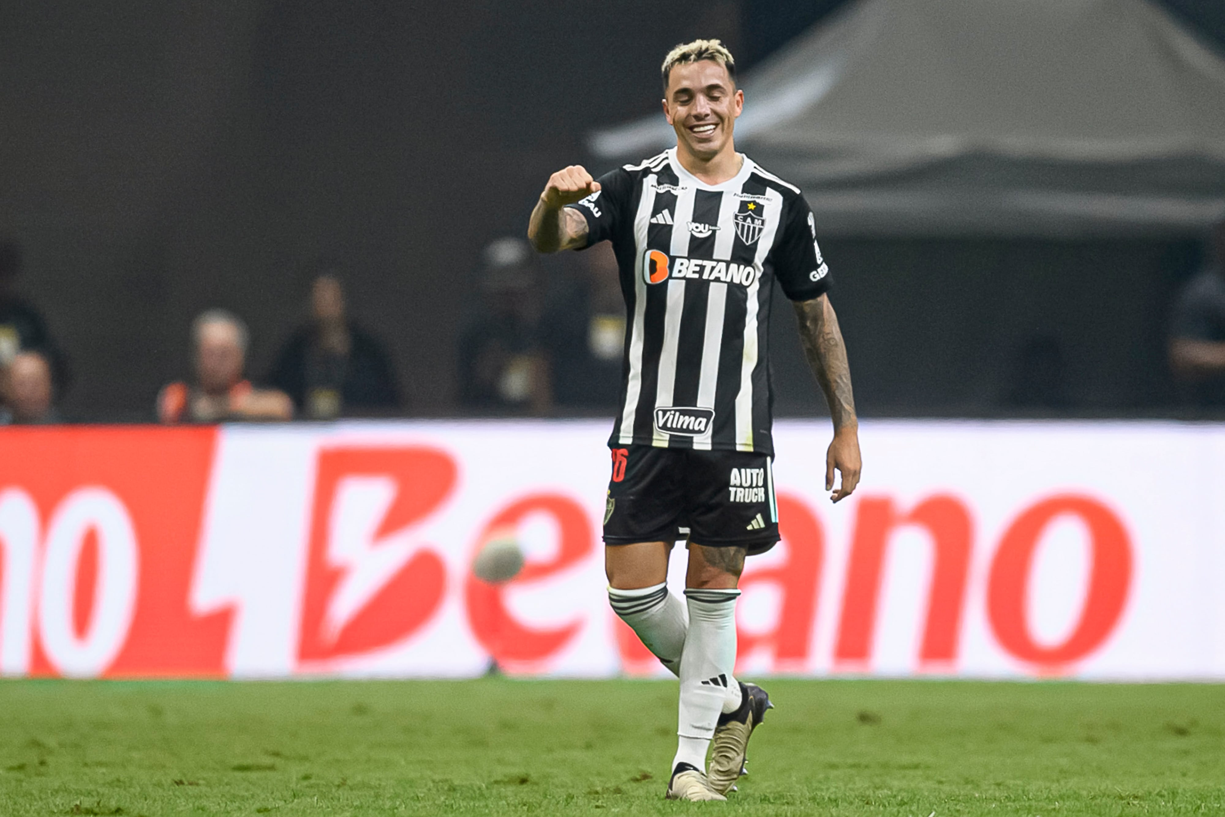 BELO HORIZONTE, BRAZIL - AUGUST 7: Renzo Saravia of Atletico Mineiro celebrates his goal during Copa do Brasil match between Atletico Mineiro and CRB on August 7, 2024 in Belo Horizonte, Brazil. (Photo by Gledston Tavares/Eurasia Sport Images/Getty Images)