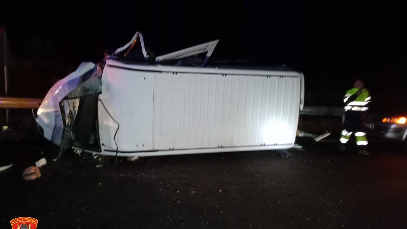 Furgoneta siniestrada en una colisión frontal con un turismo en Burguillos de Toledo