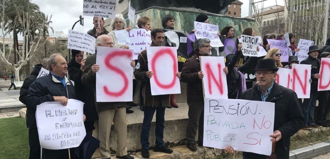 Imagen de una concentración a favor de la subida de las pensiones en Jaén.