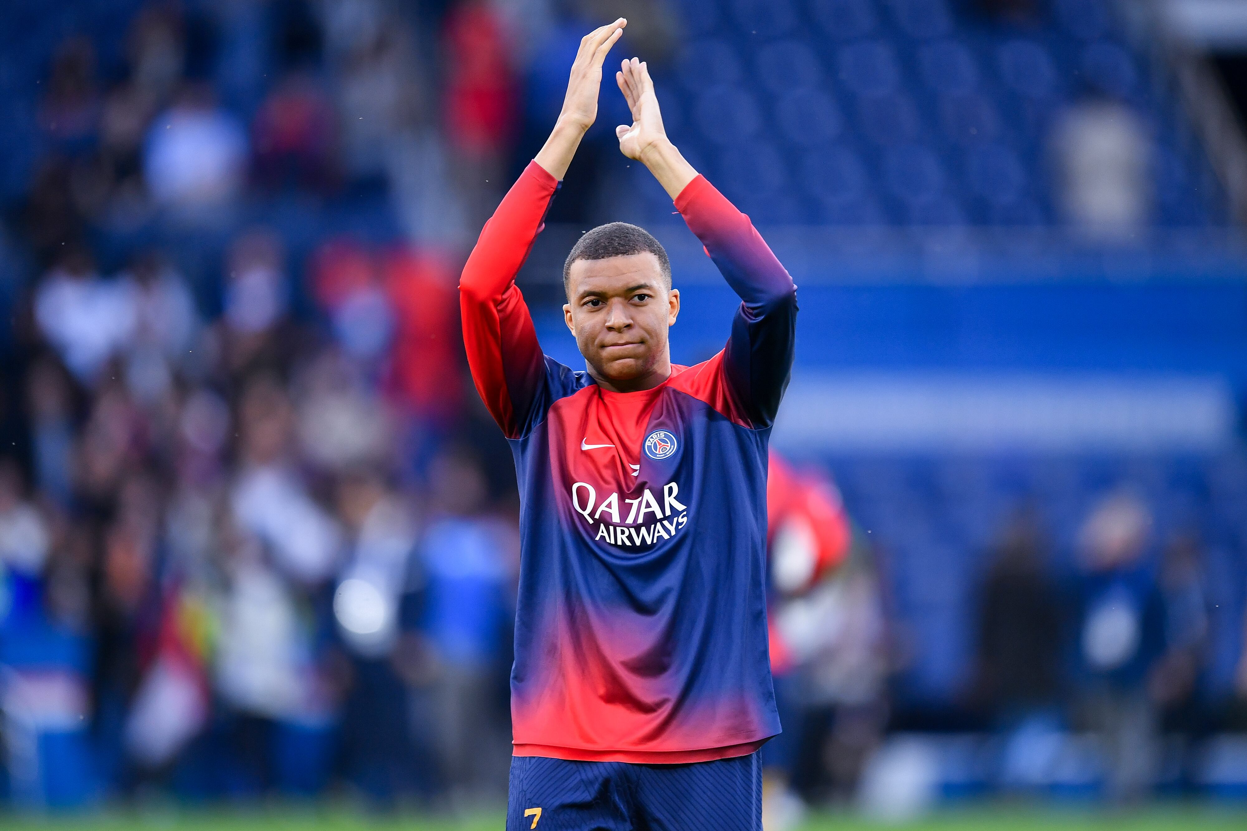 Kylian Mbappé defendiendo la camiseta del PSG