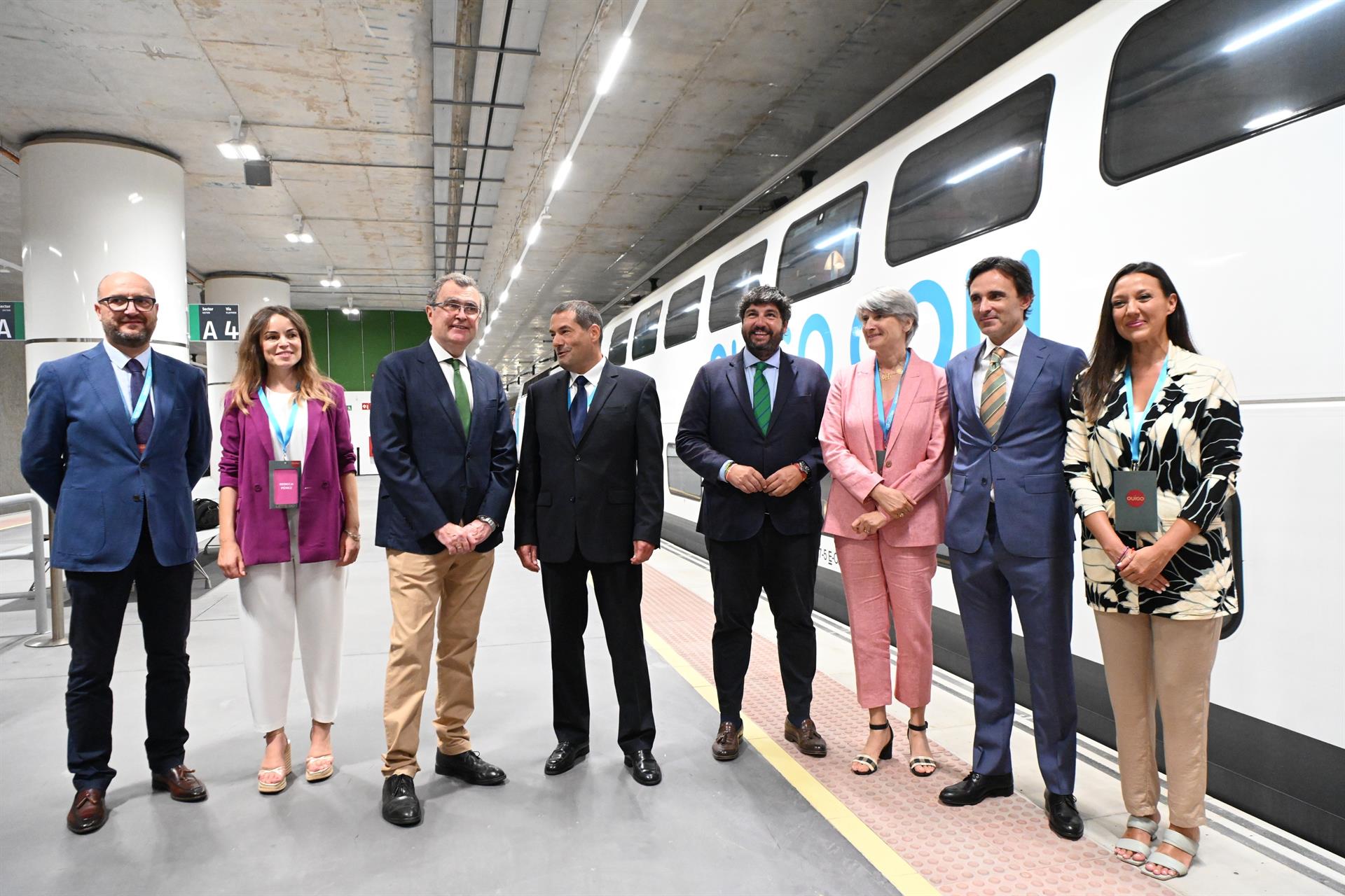 Imagen de las autoridades en el acto de inauguración de la nueva línea de alta velocidad Madrid-Elche-Murcia operada por la compañía Ouigo