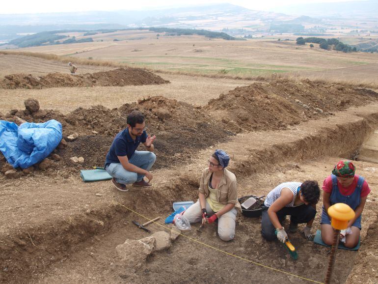 Visita del Director General del Instituto de la Juventud a las excavaciones de Monte Bernorio