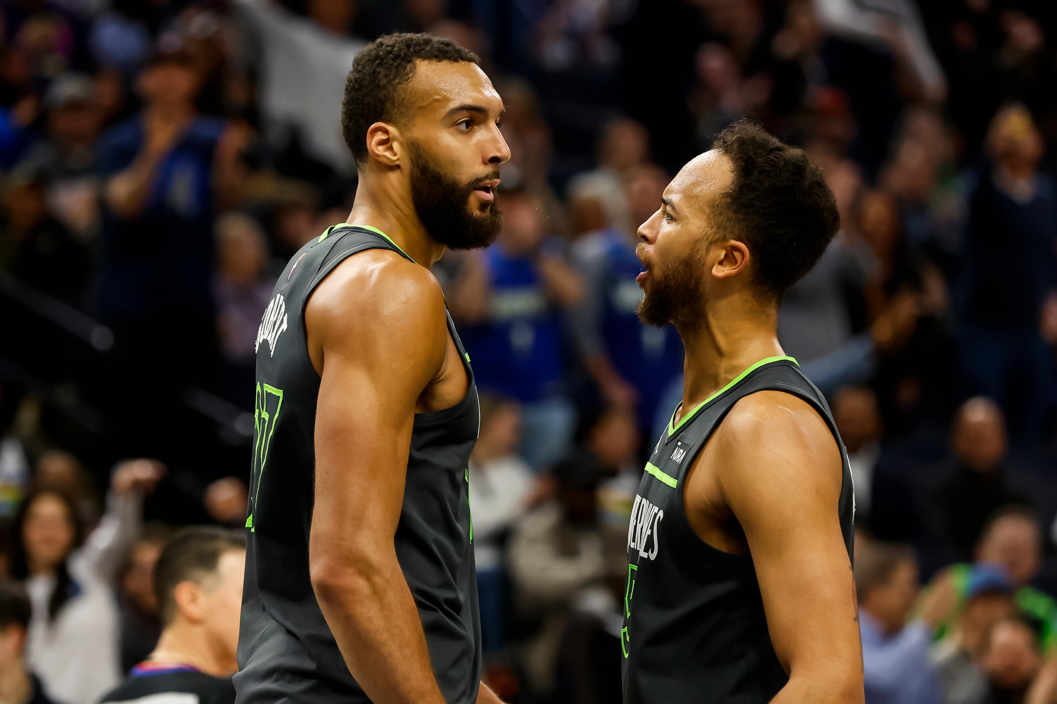 Sanción ejemplar de los Timberwolves para Rudy Gobert: se pierde el play-in tras agredir a un compañero. (Photo by David Berding/Getty Images)