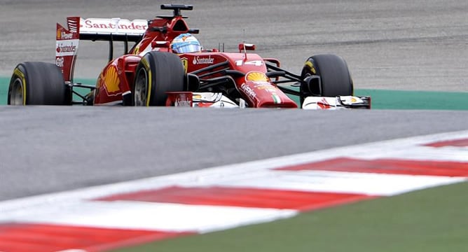 El piloto de Ferrari ha sido el más rápido en las dos sesiones de entrenamientos libres que se han disputado en el circuito Red Bull.