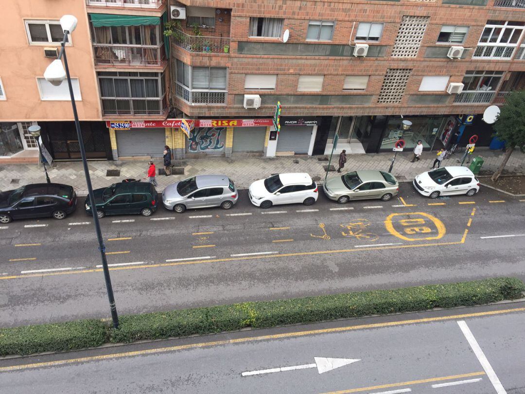 Carril amarillo en el Camino de Ronda de Granada