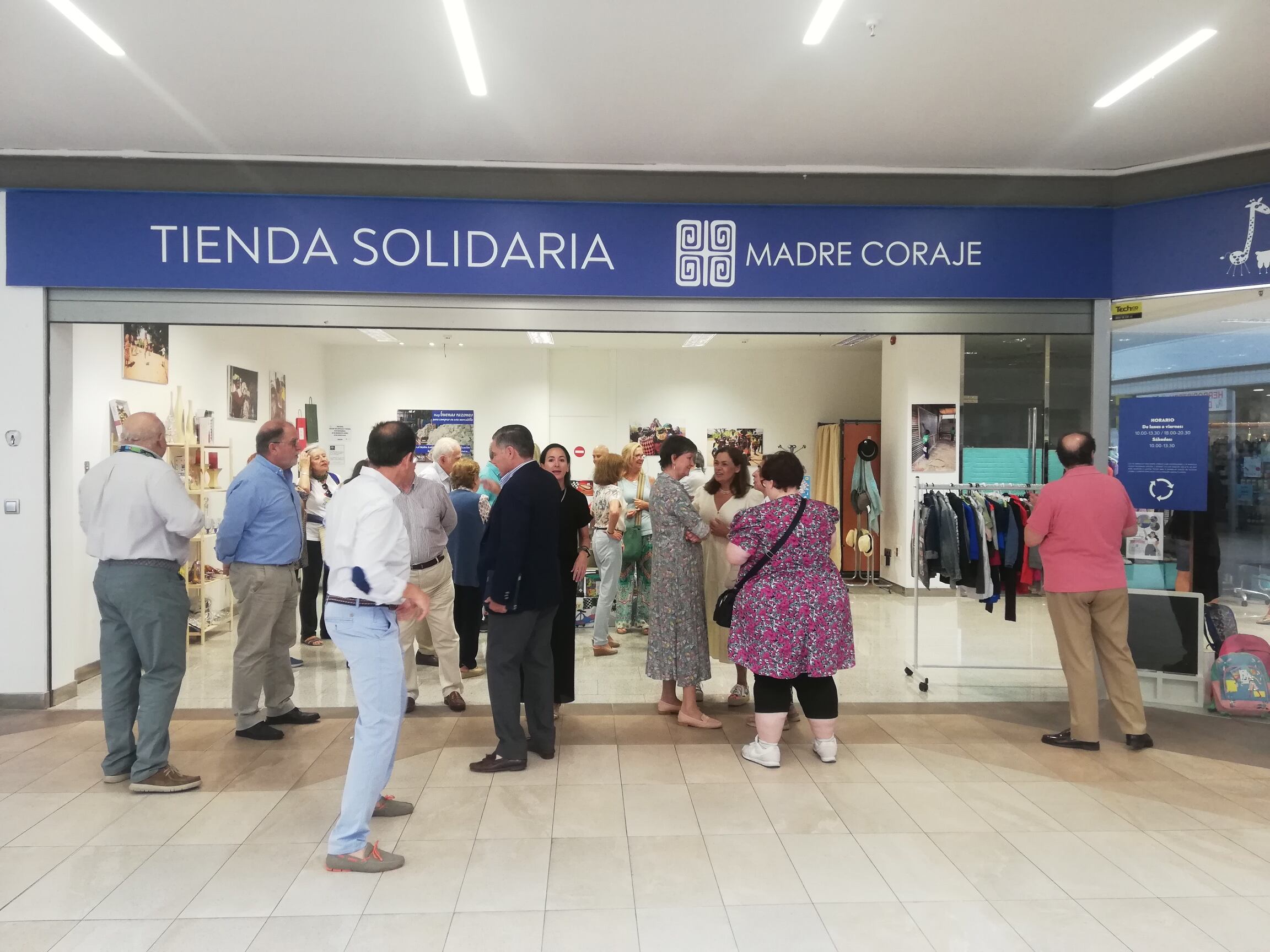 Una de las tiendas de Madre Coraje en Carrefour Norte, Jerez