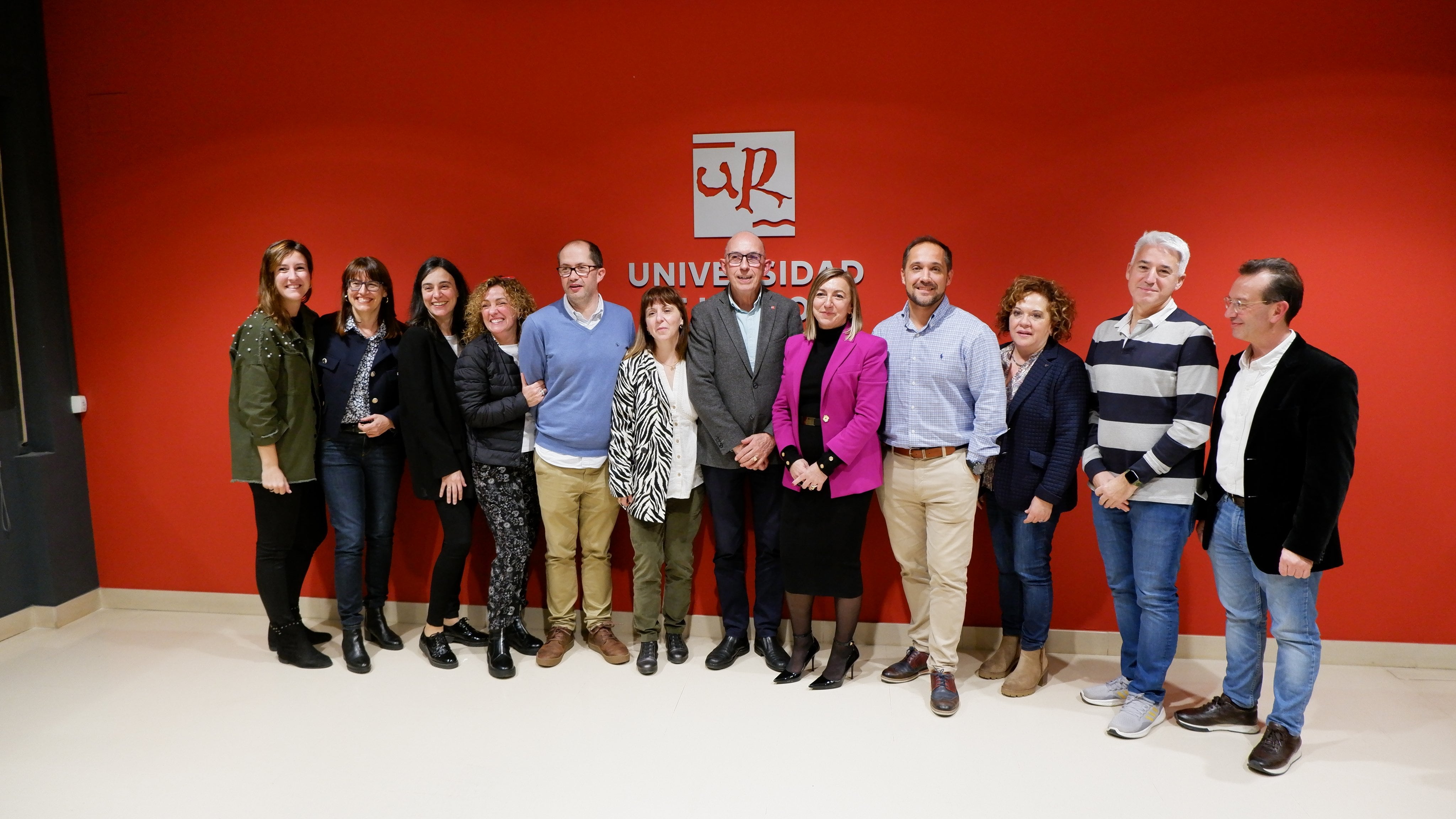 Eva Sanz, nueva rectora de la Universidad de La Rioja, con su equipo y el anterior rector, Juan Carlos Ayala