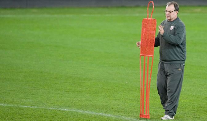 Bielsa, durante un entrenamiento del Athletic