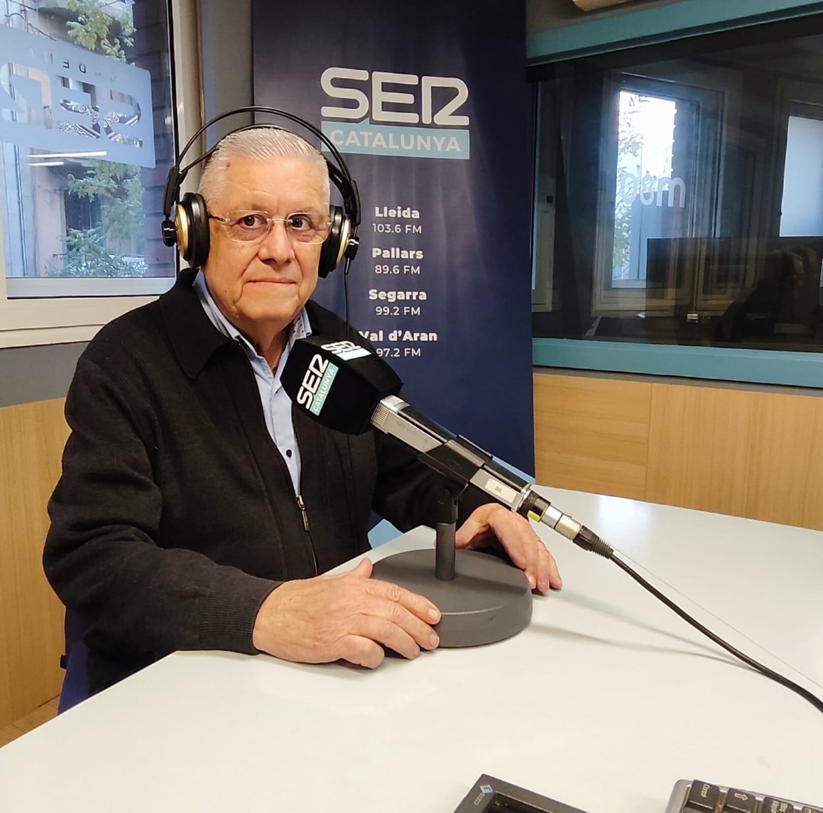 Un moment de l'entrevista a Ràdio Lleida de Jaume Millàs, president de l'associació de veïns de Jaume I de Lleida.