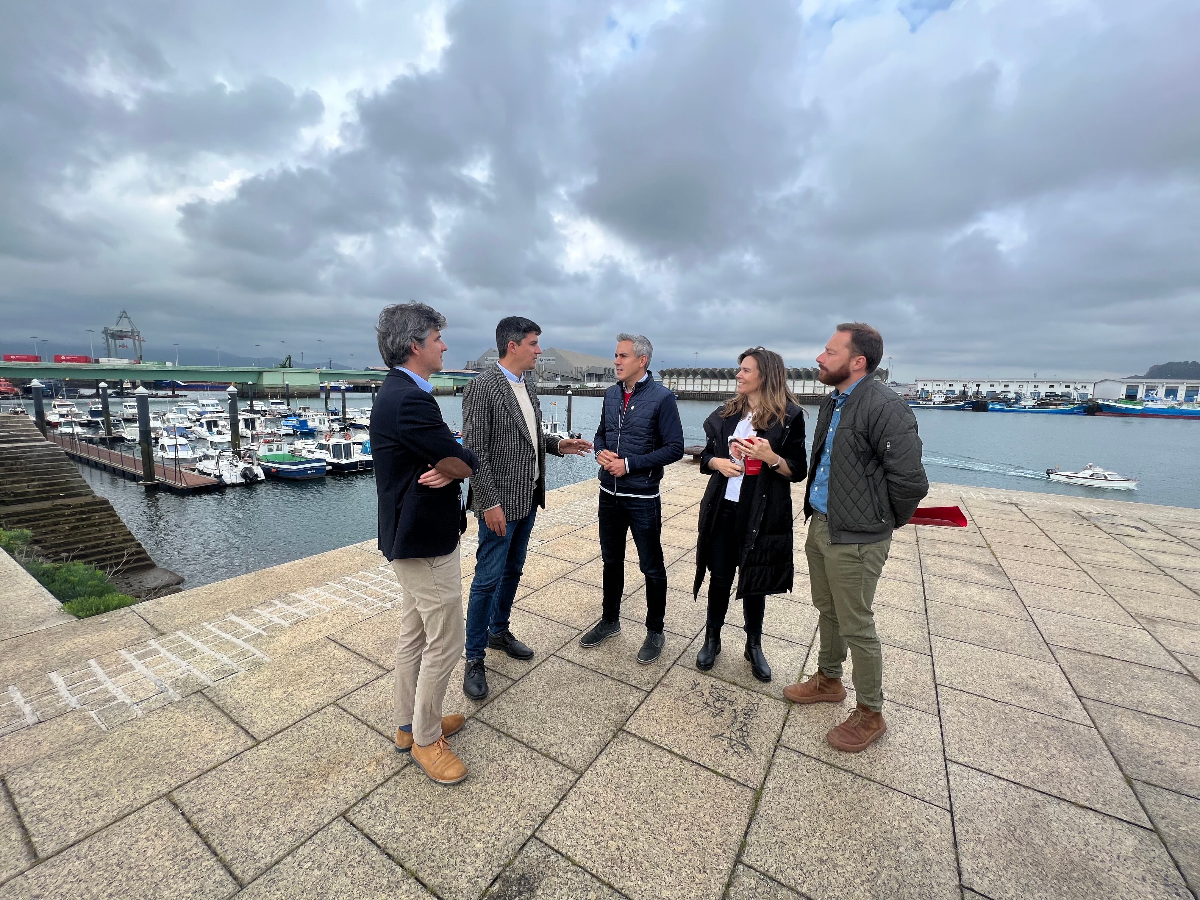 Visita de Pablo Zuloaga al Barrio Pesquero de Santander.