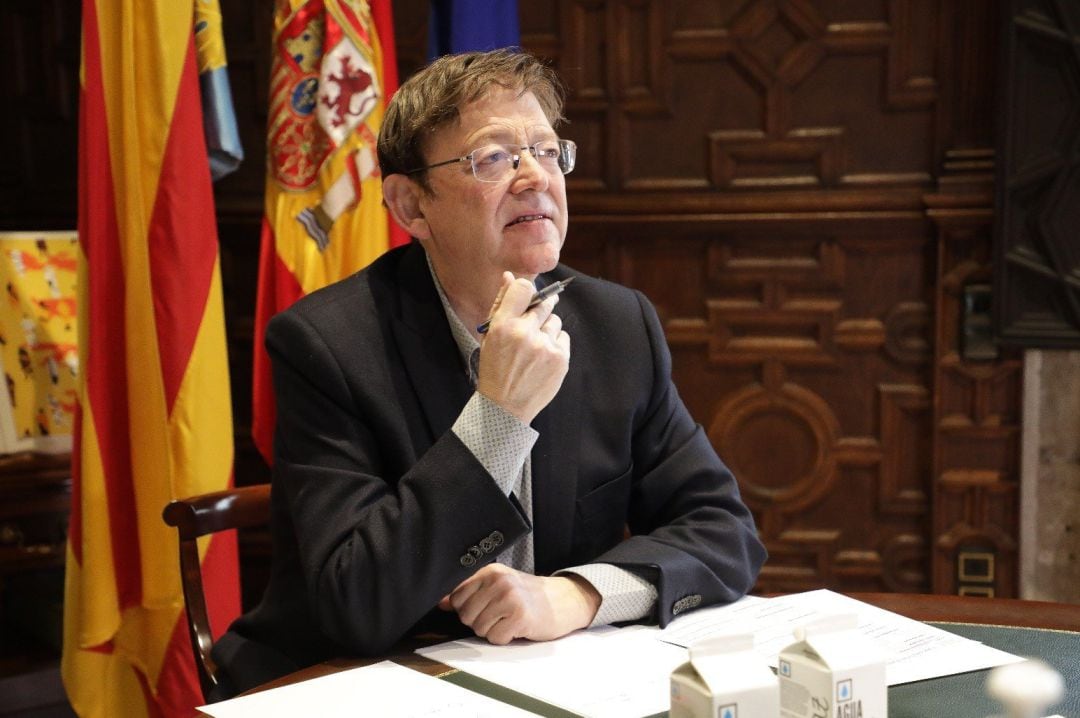 Ximo Puig durante la reunión con los departamentos de salud.