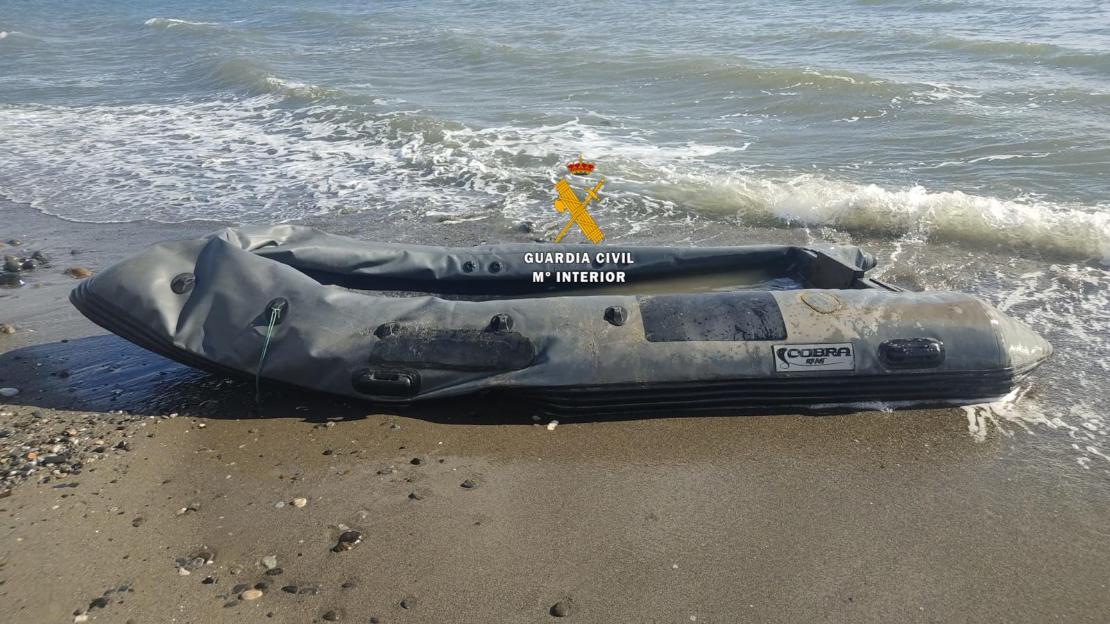 Una de las embarcaciones incautadas por la Guardia Civil en la costa de Málaga