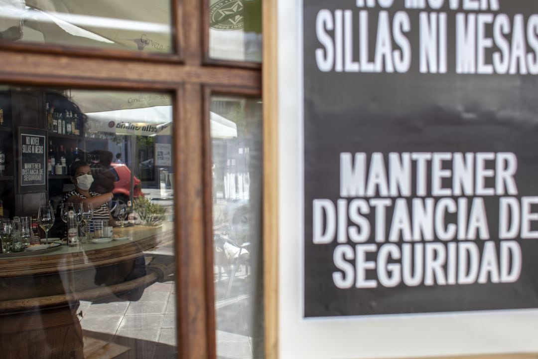 Un bar en Asturias comn indicaciones a la entrada. 