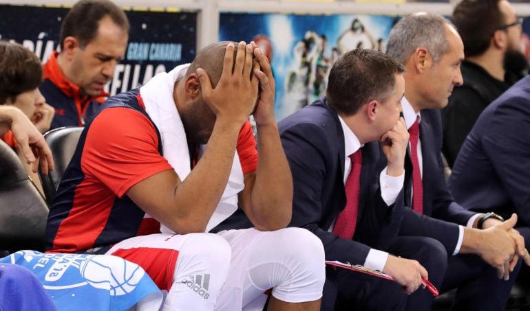 Jayson Granger se lamenta en el banquillo durante el partido de cuartos de final de la Copa del Rey.