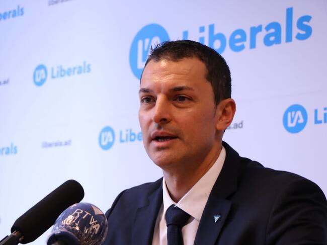 El president de L'A i ministre d'Economia, Jordi Gallardo, durant la roda de premsa d'aquest dilluns en què ha anunciat que no es presentarà a les primàries del partit