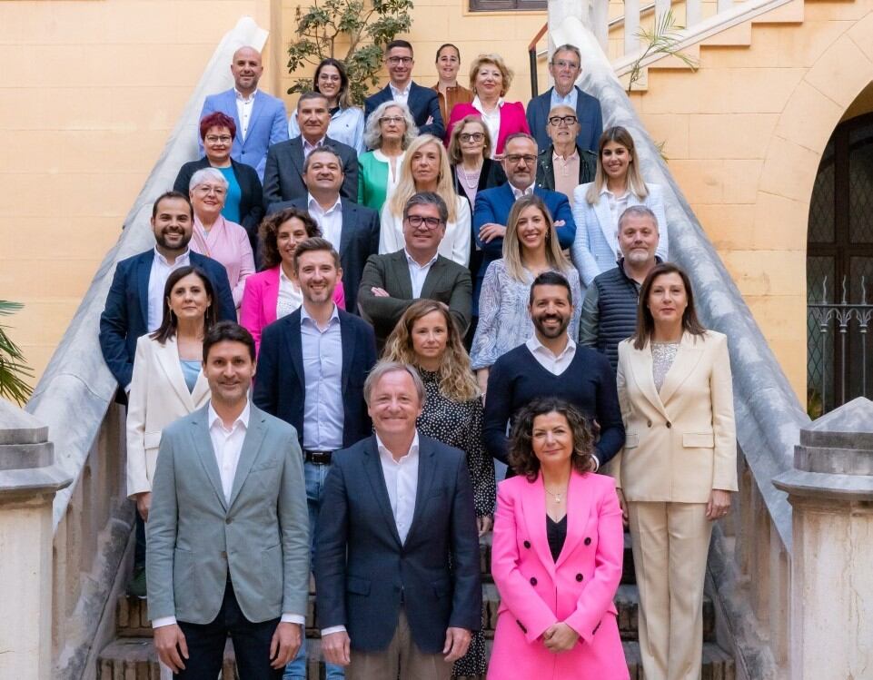 Juan Carlos Moragues junto al resto de personas que forman su candidatura.