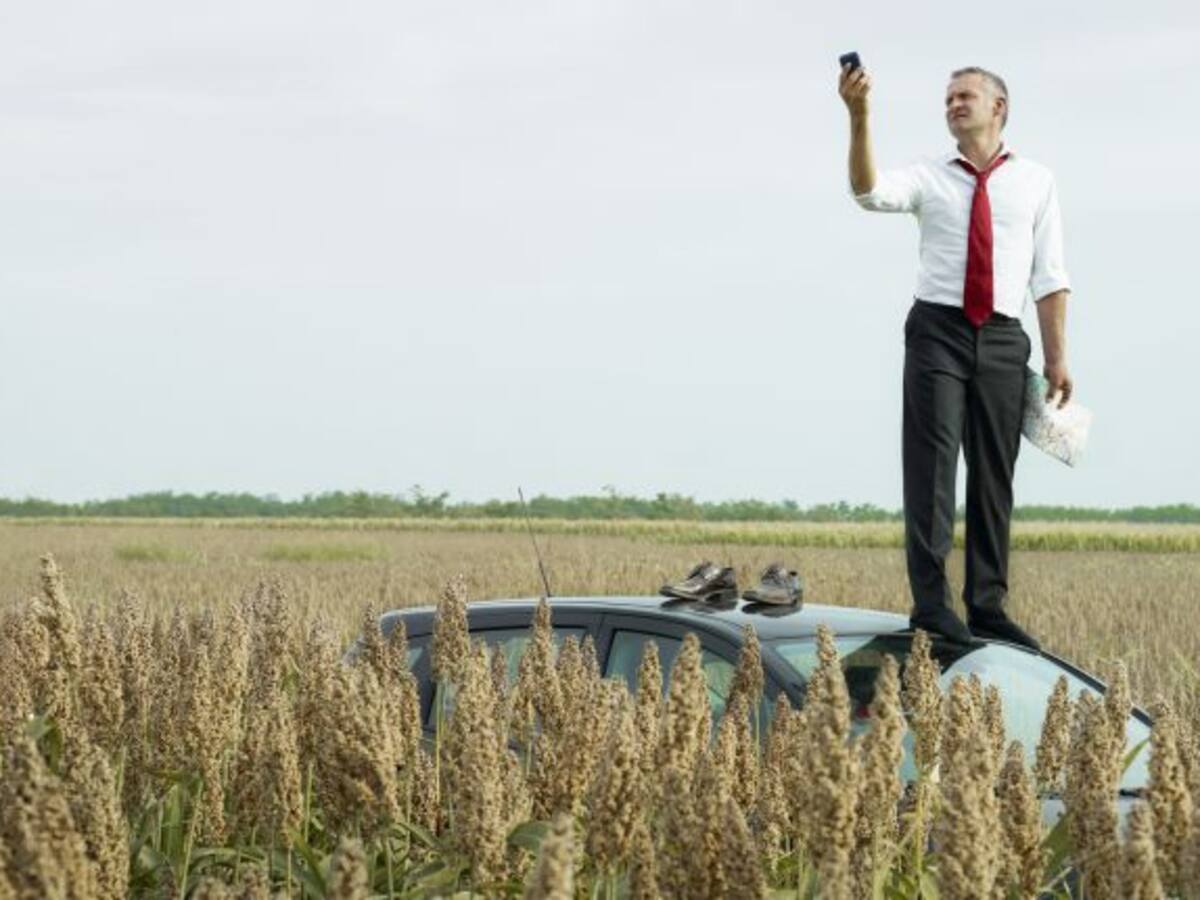Llama a la policía desde el techo de su coche a 130km/h mientras se lo robaban