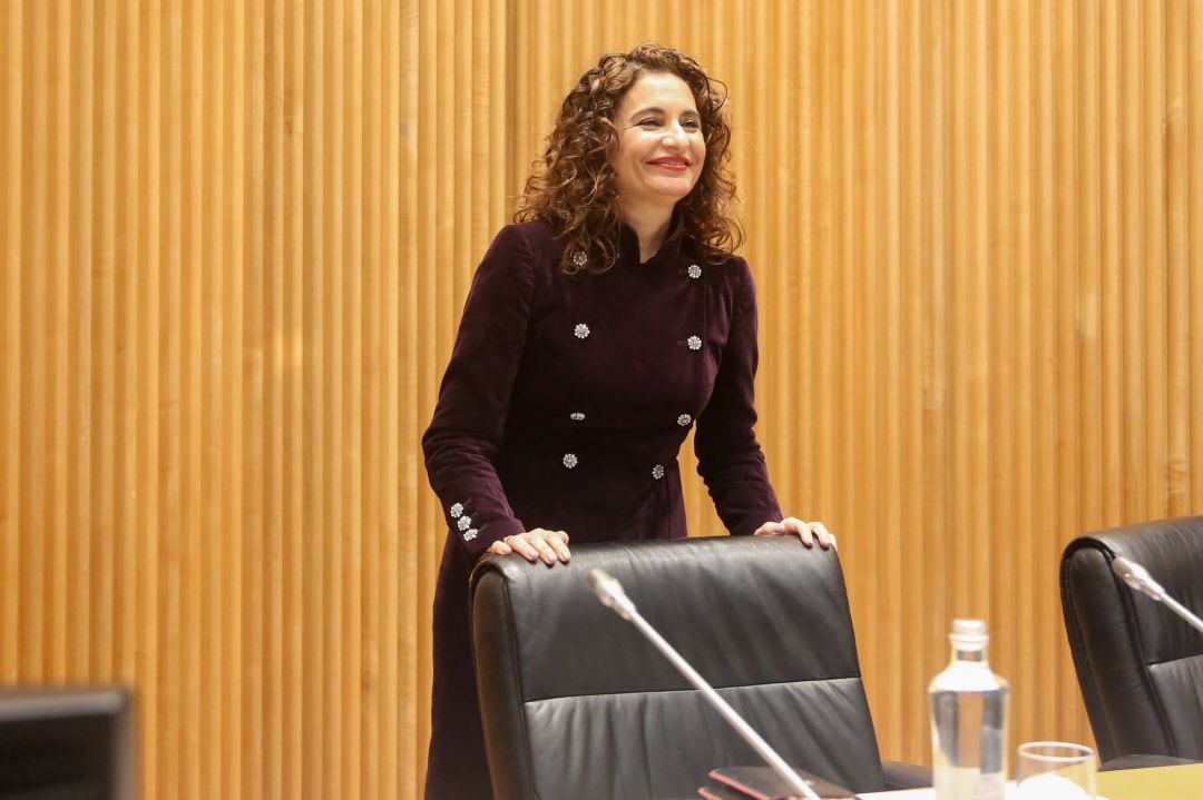 La ministra de Hacienda, María Jesús Montero, ofrece una rueda de prensa en el Congreso de los Diputados para presentar el Proyecto de Ley de Presupuestos de 2019. 
 