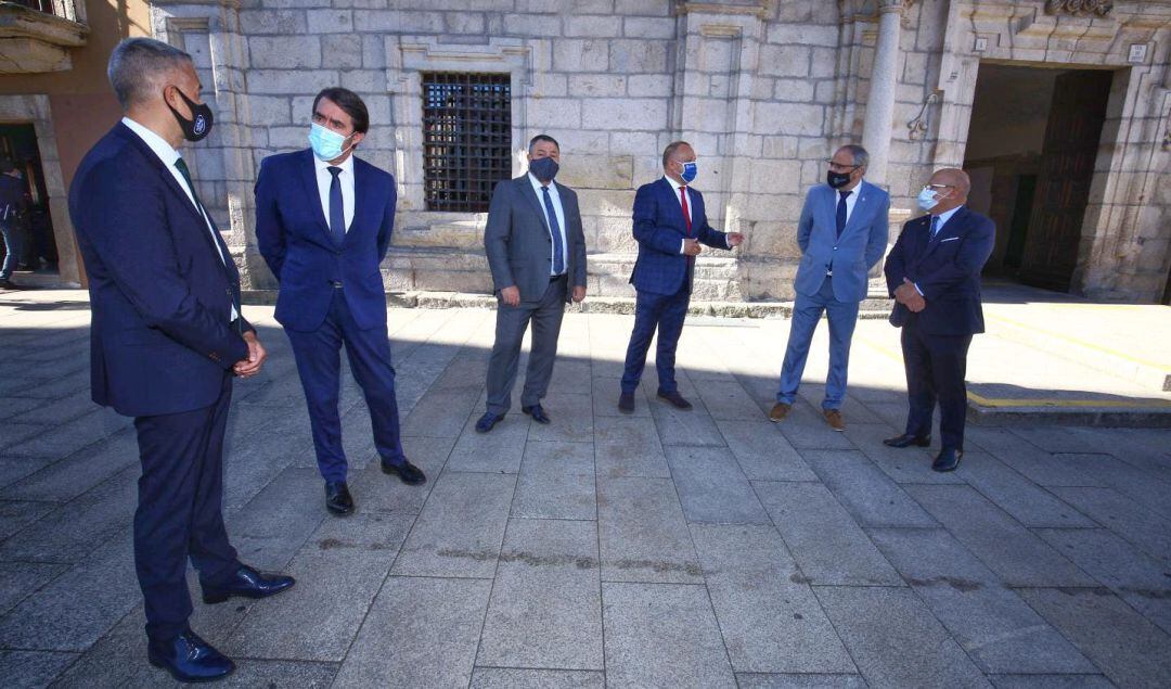 Autoridades en el Día de la Encina