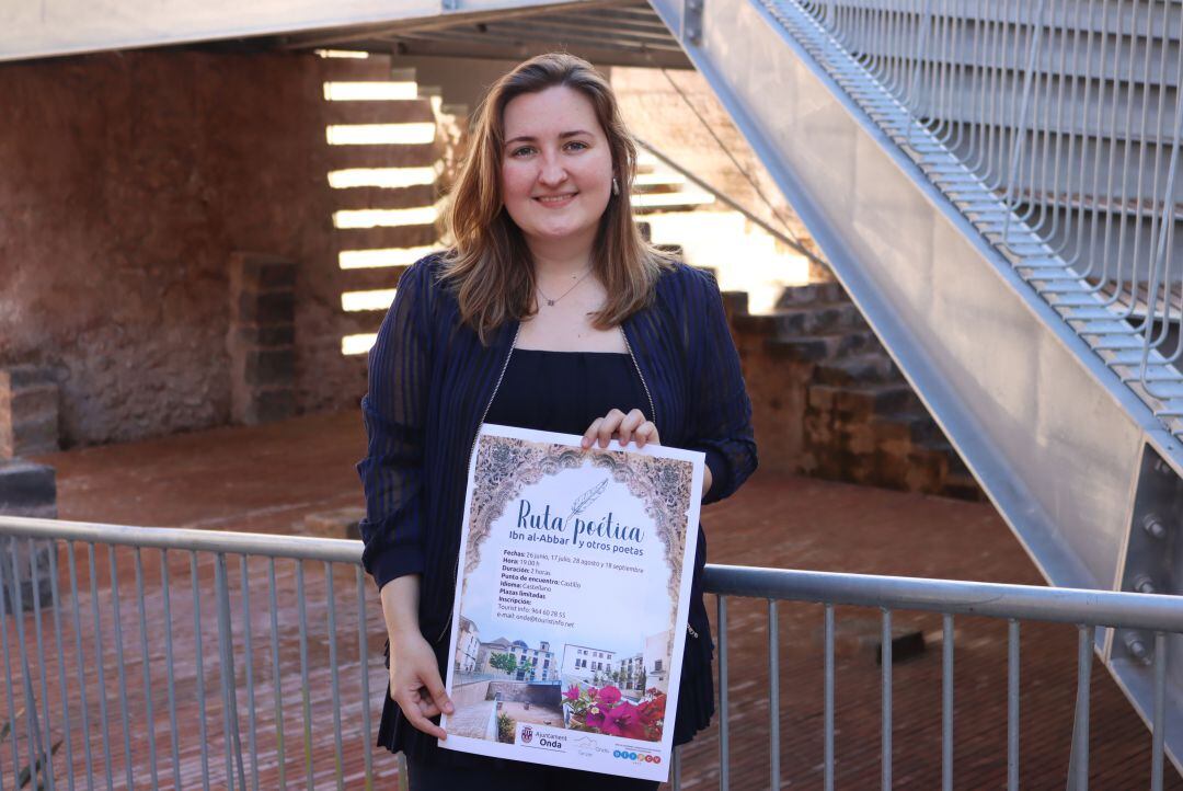 La concejala de Turismo de Onda, María Baila, en la presentación de la ruta poética