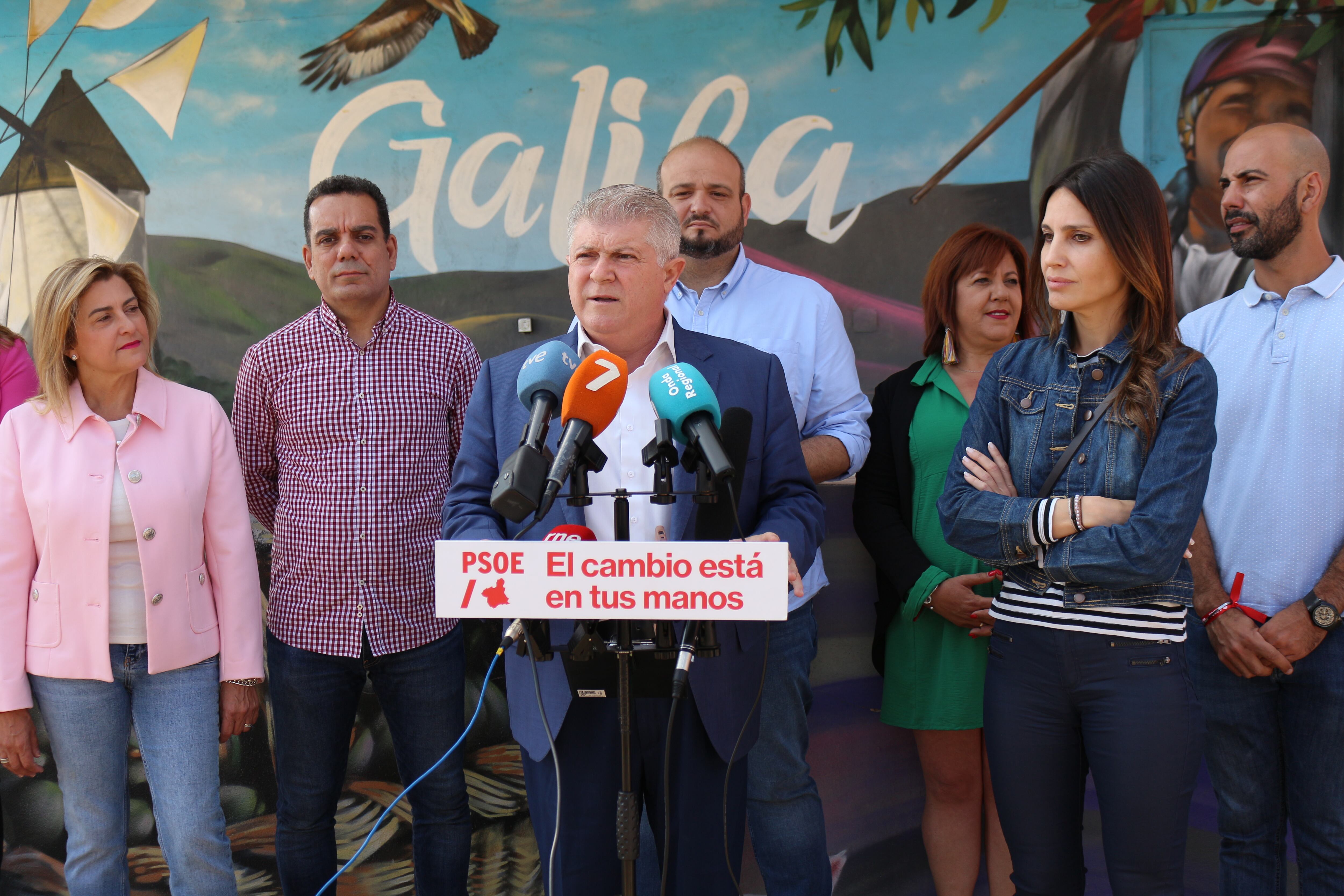 El candidato a la presidencia de la Comunidad por el PSOE, Pepe Vélez, este sábado en un acto de campaña en Galifa (Cartagena)