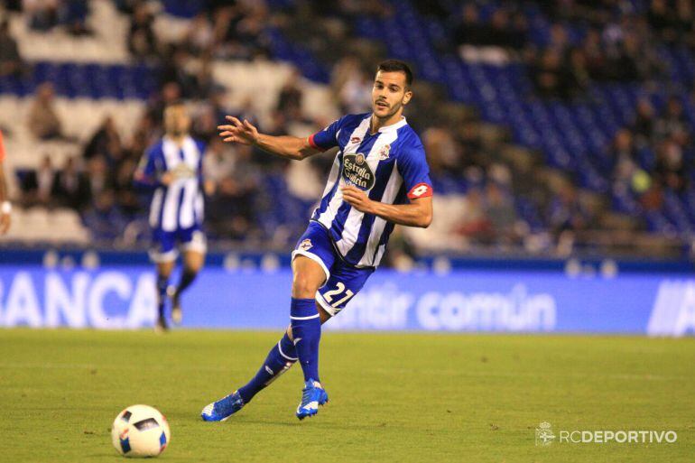 Un momento del partido entre el Deportivoy la Llagostera