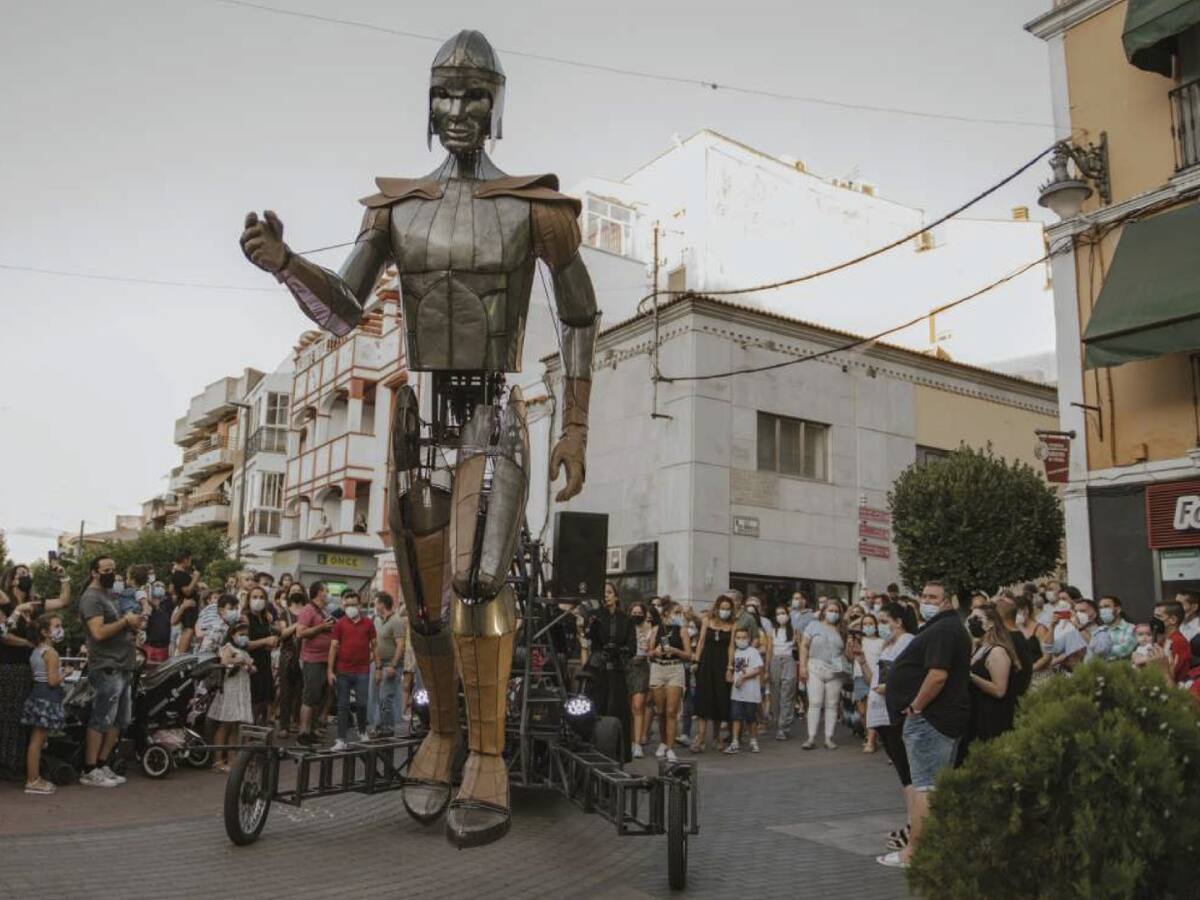 Un Aquiles de cinco metros de altura se paseará por la playa de Gandia