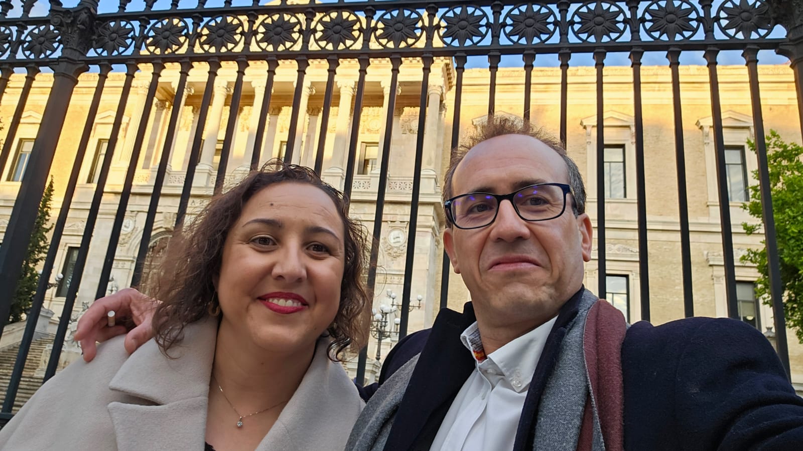 Lorena y Rodrigo en la presentación de &quot;Un animal oculto&quot; de la poetisa Elena Poniatoska y el artista Luis Moro, en la Biblioteca Nacional