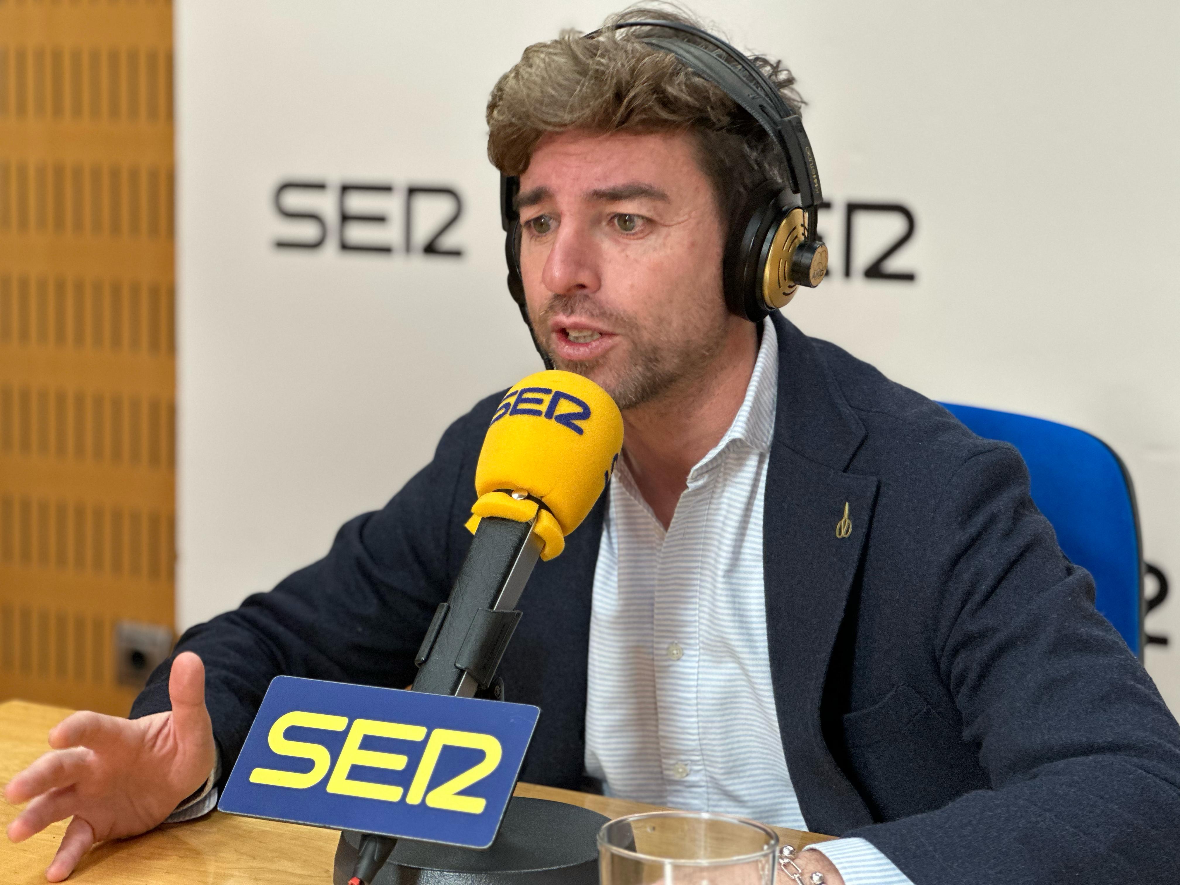 Fran Sánchez en los estudios de Radio Murcia Cadena SER