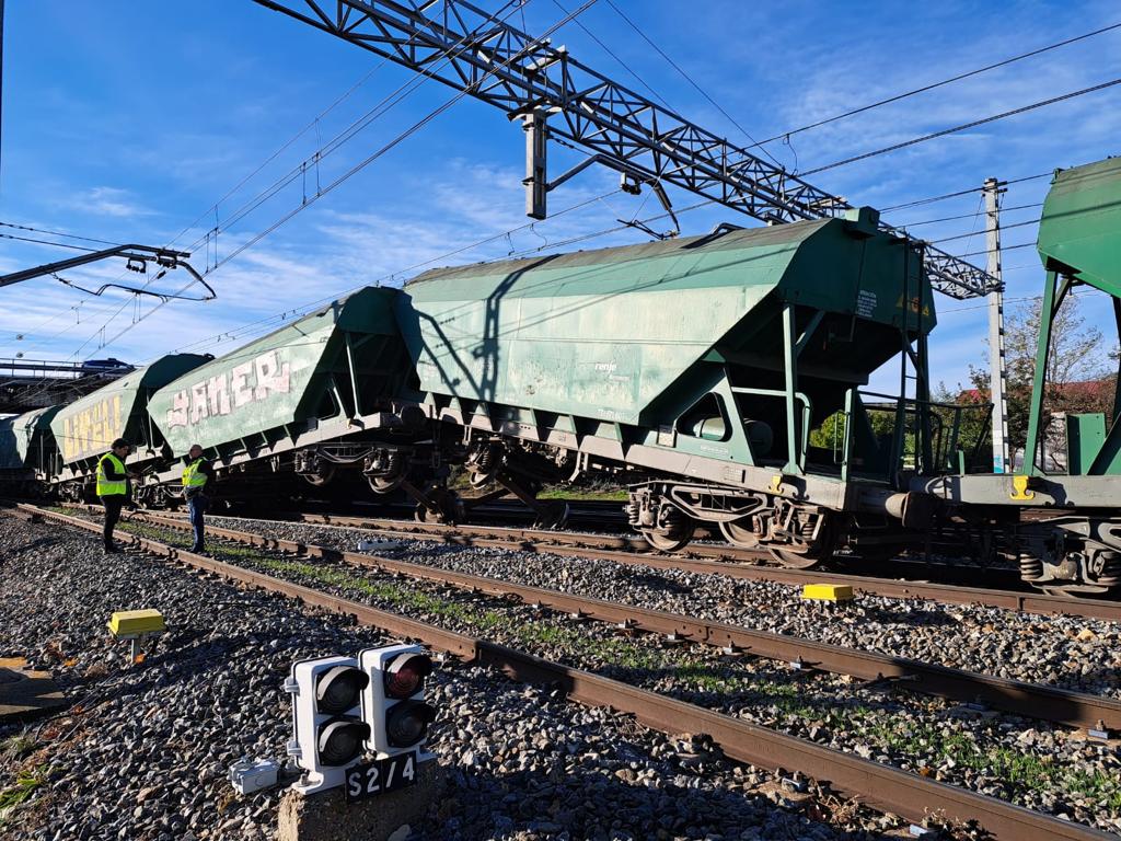 El tren de mercancías descarriló provocando la suspensión del tráfico ferroviario