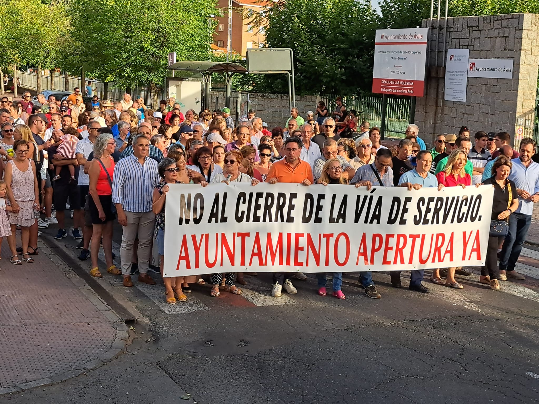 Manifestación contra el trazado del carril bici en Ávila