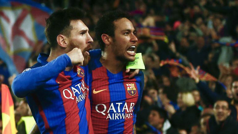 Neymar y Messi celebran el pase a cuartos de final de Champions 