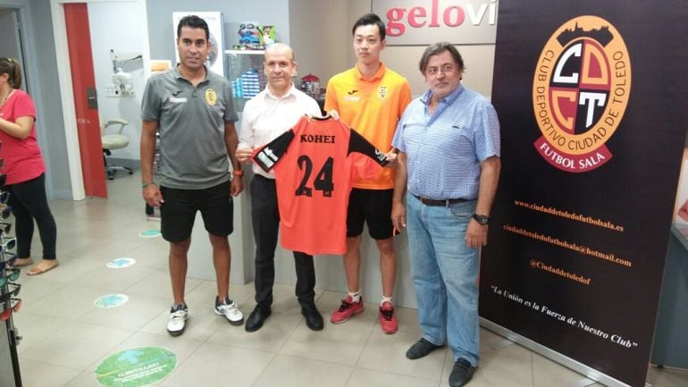 Presentación de Kohei en la sede del patrocinador 