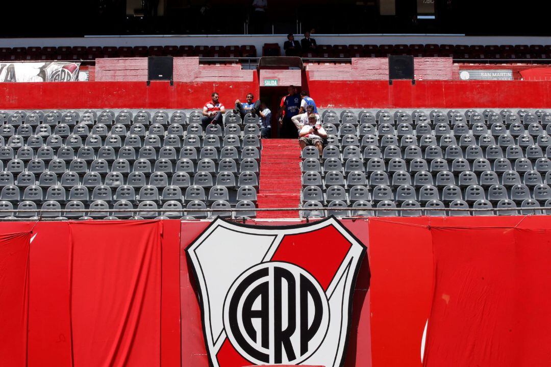 Aficionados de River Plate en las tribunas del estadio Monumental.