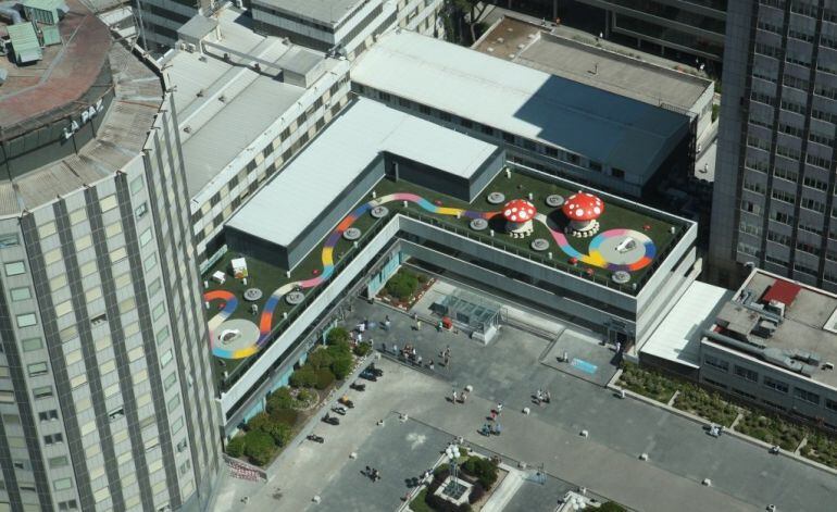 Foto aérea del jardin de la terraza exterior del hospital de La Paz