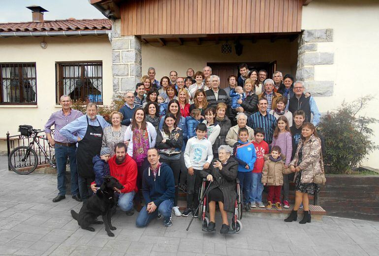 Esperanza con sus familiares el día de la celebración. 