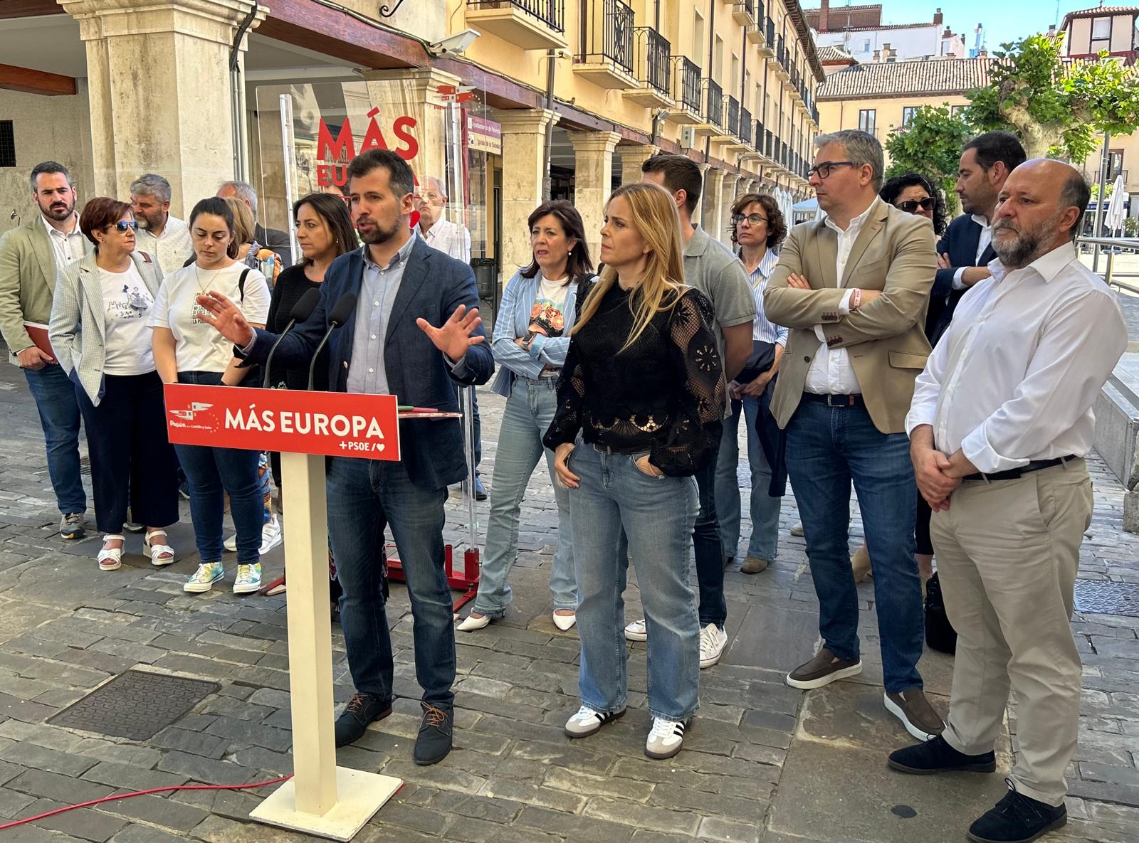 Luis Tudanca participa en un acto de campaña en Palencia