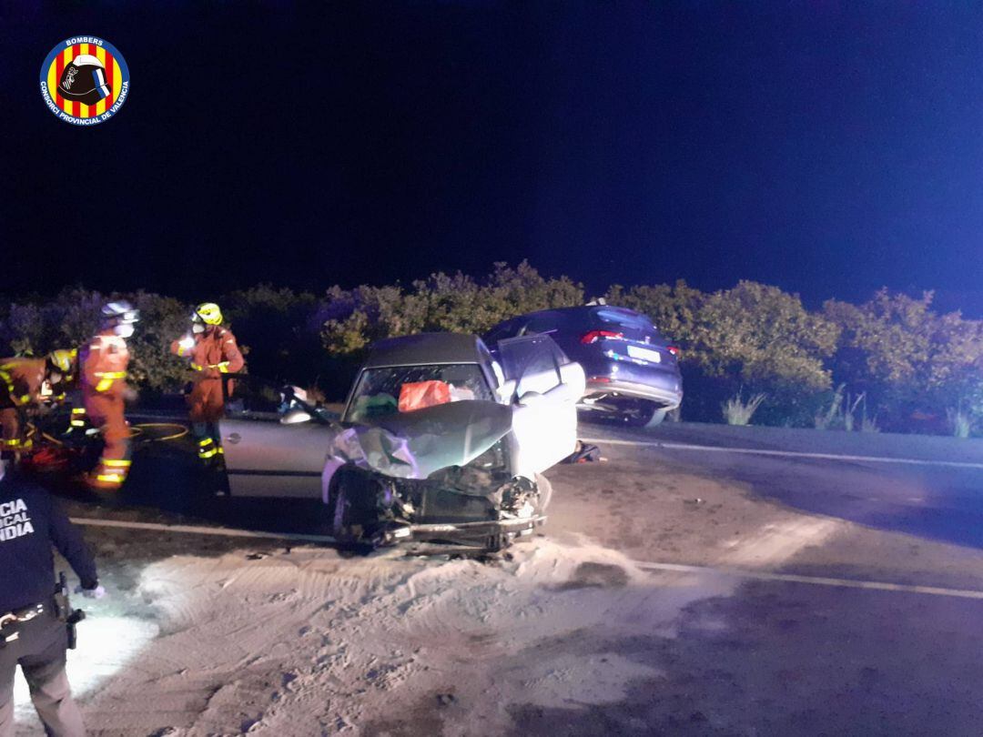 Accidente entre dos coches en la carretera de Gandia a Barx