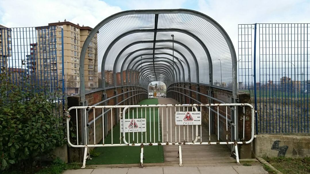 La pasarela a la altura de Los Astrónomos está cerrada