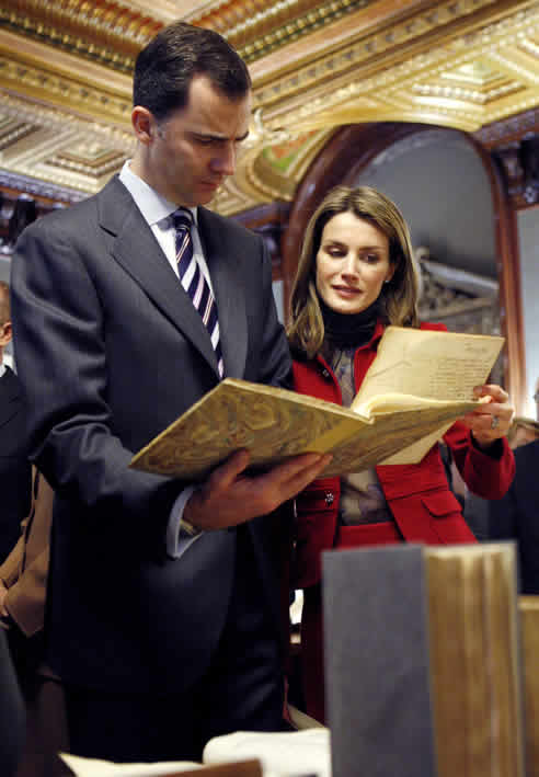 Don Felipe y Doña Letizia durante su visita de apoyo al plan &#039;Made in/by Spain&#039; en la biblioteca pública de Nueva York