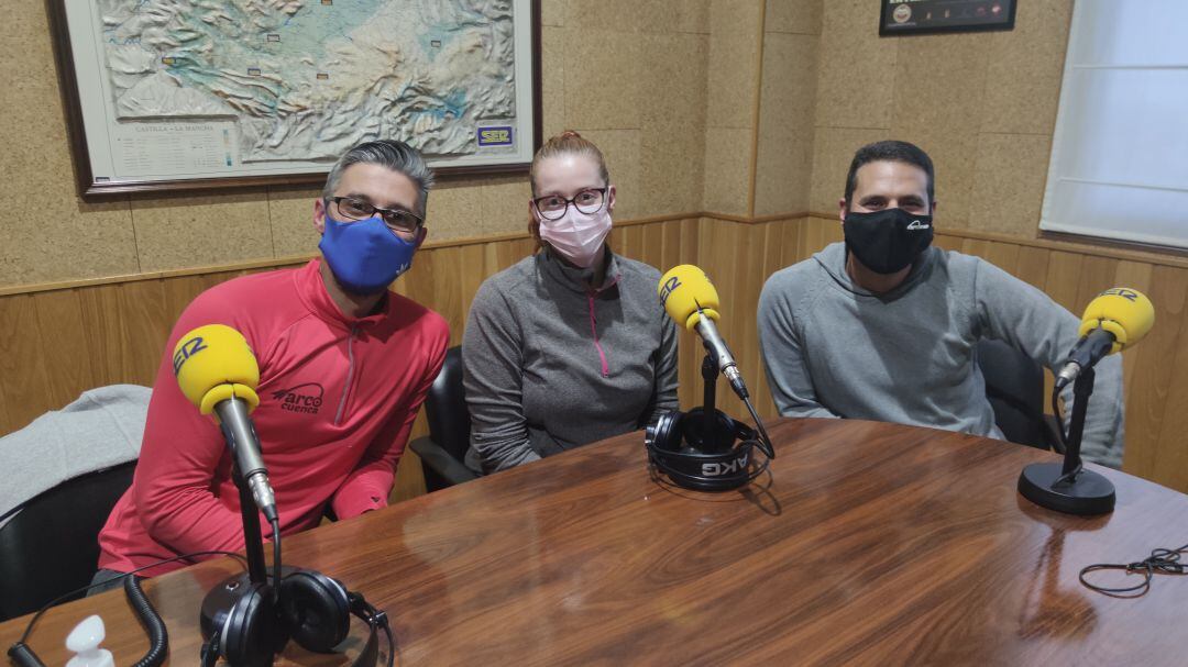 Paolo Ocaña, Bea Lorente y Carlos García (de izquierda a derecha) en los estudios de SER Cuenca 