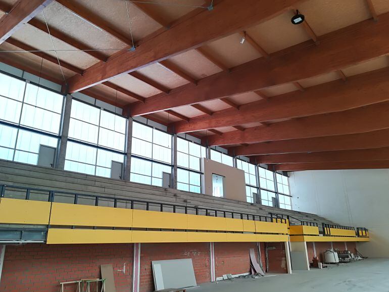 Obras en el polideportivo de Nava de la Asunción