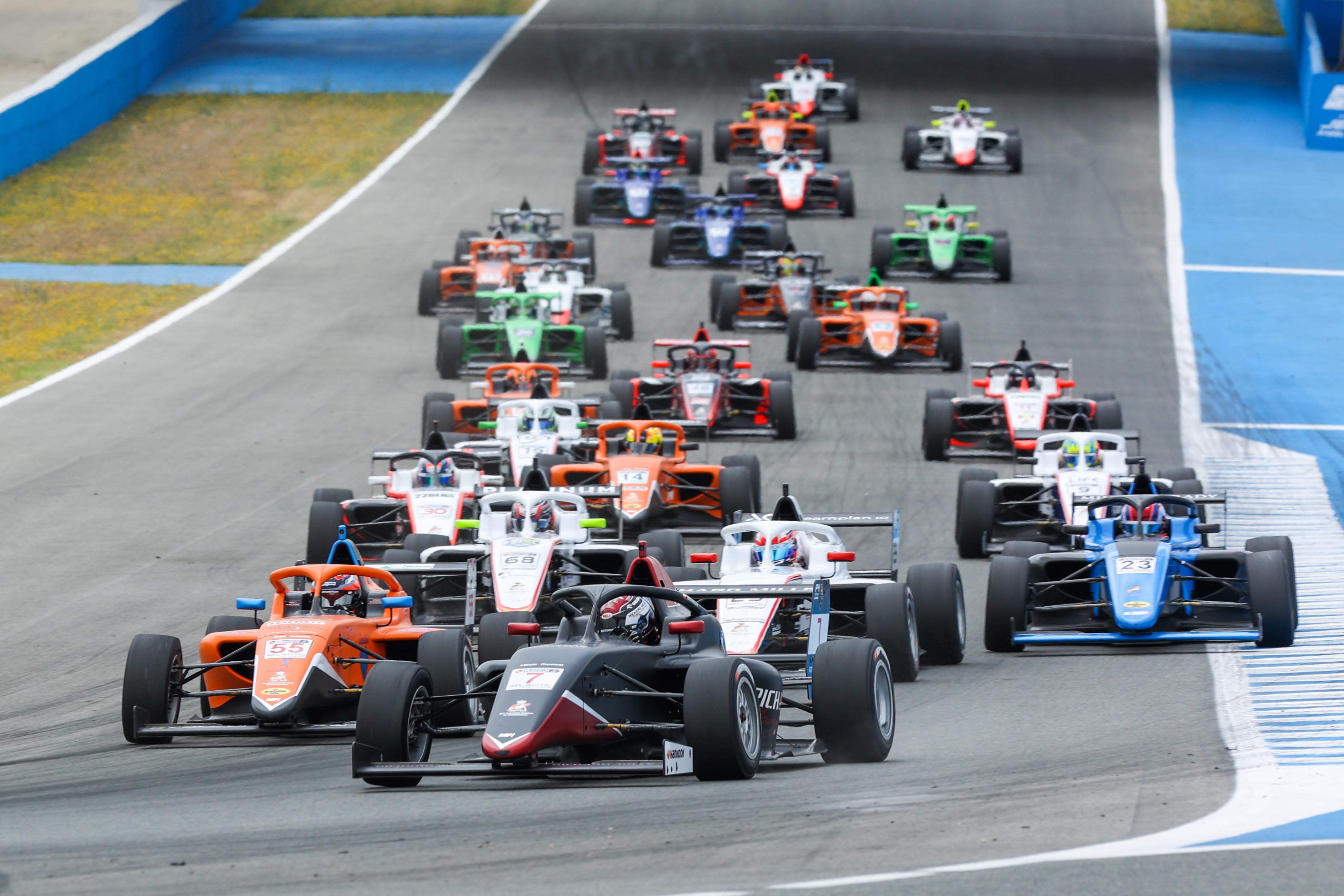 Carrera domingo F-4 en el Circuito de Jerez