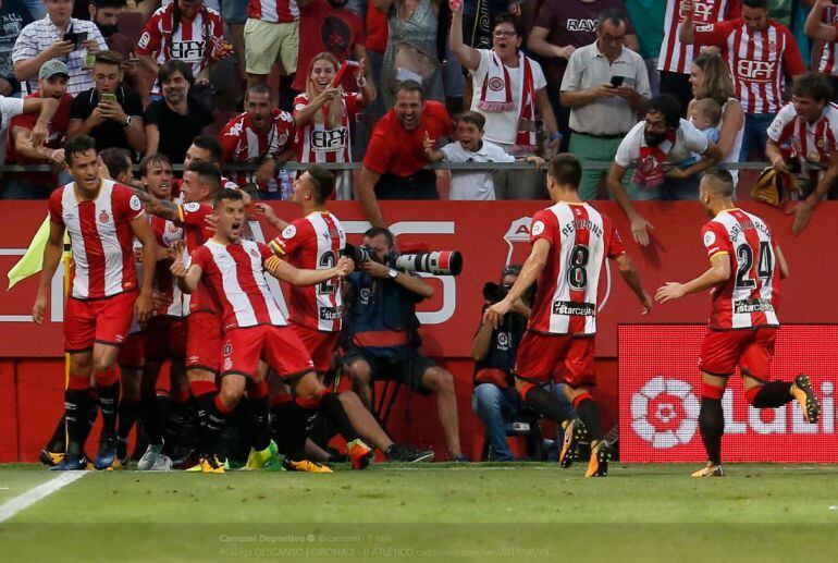 Los jugadores del Girona celebran su gol