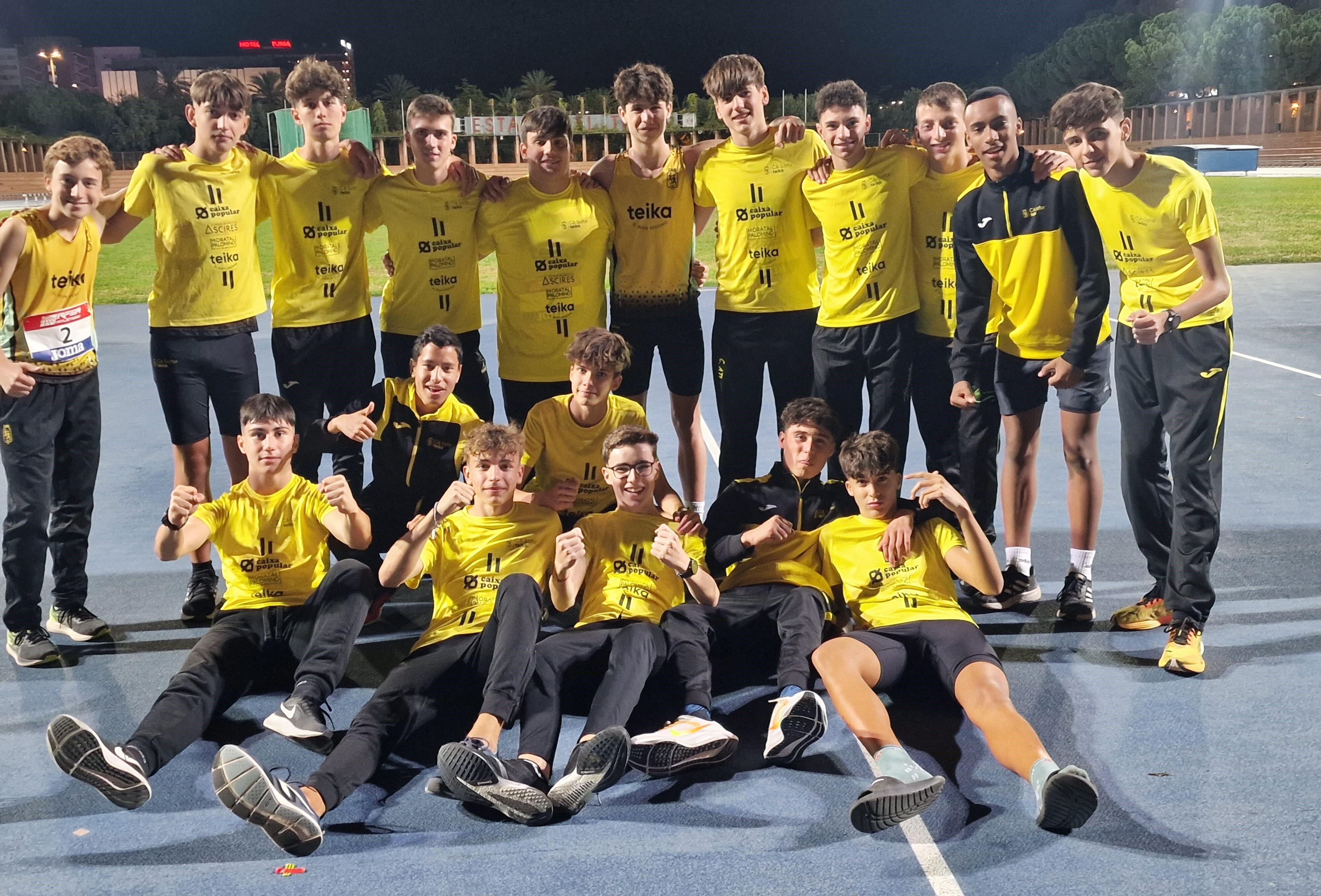 El equipo ‘groguet’ tras el campeonato en València