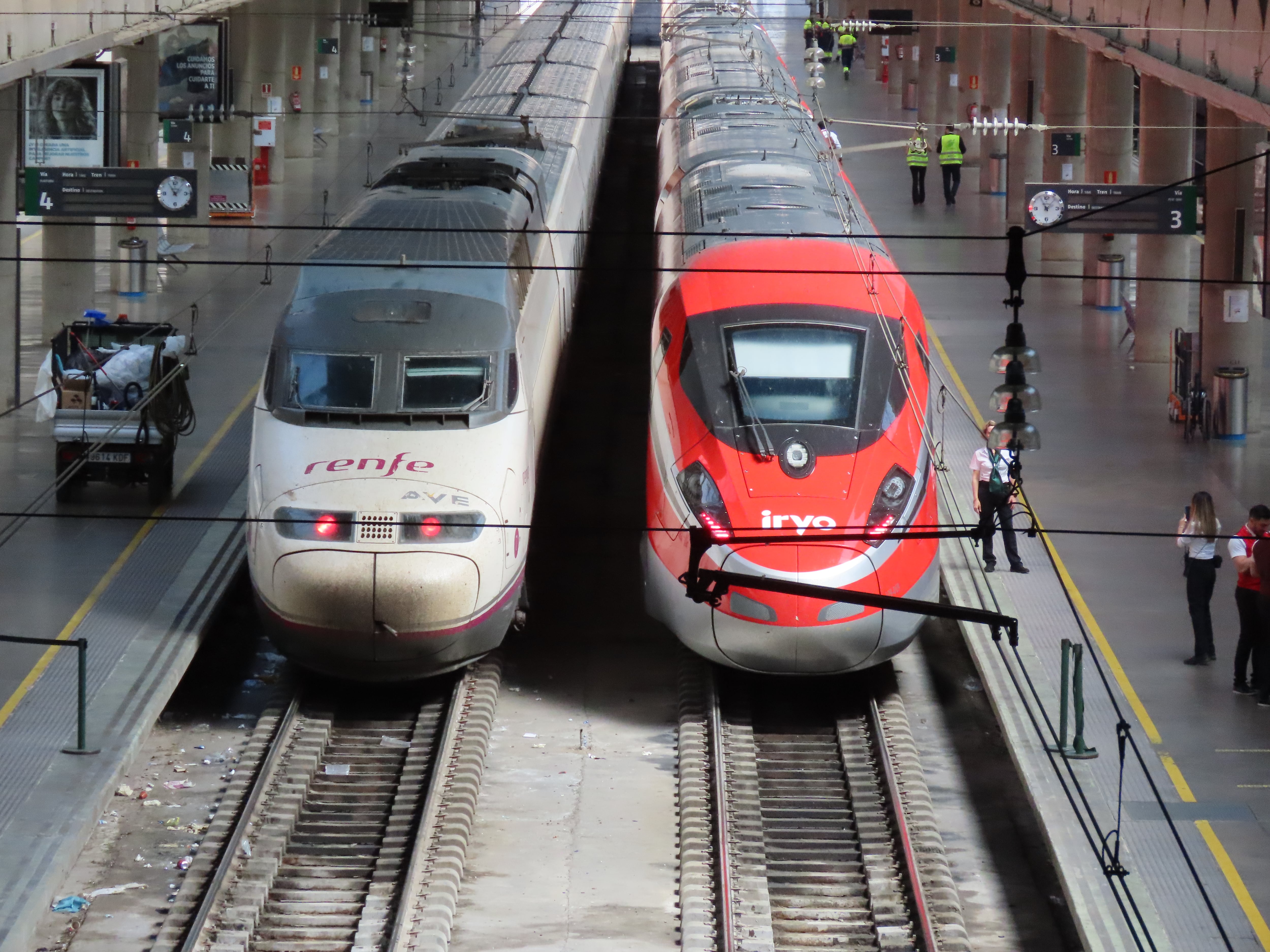 Tanto Avlo -la filial low cost de Renfe- como Iryo han lanzado billetes por menos de 10 euros para comprar durante las primeras semanas de enero